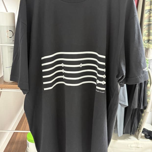 솔로이스트 티셔츠 새제품 팝니다