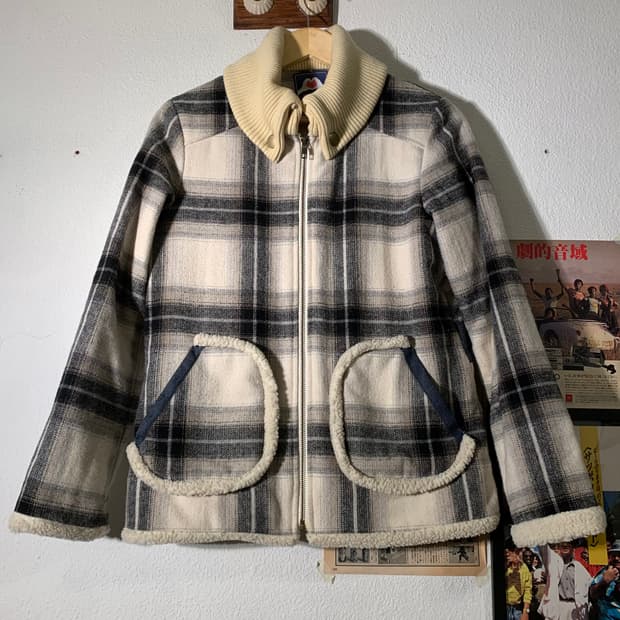 빔즈하트 보아 체크 자켓