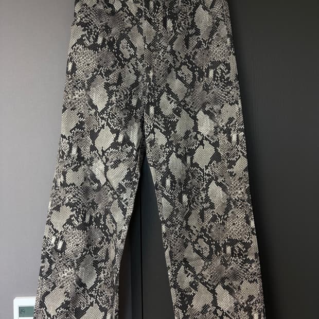 엑스트라 오디너리 파이톤팬츠 