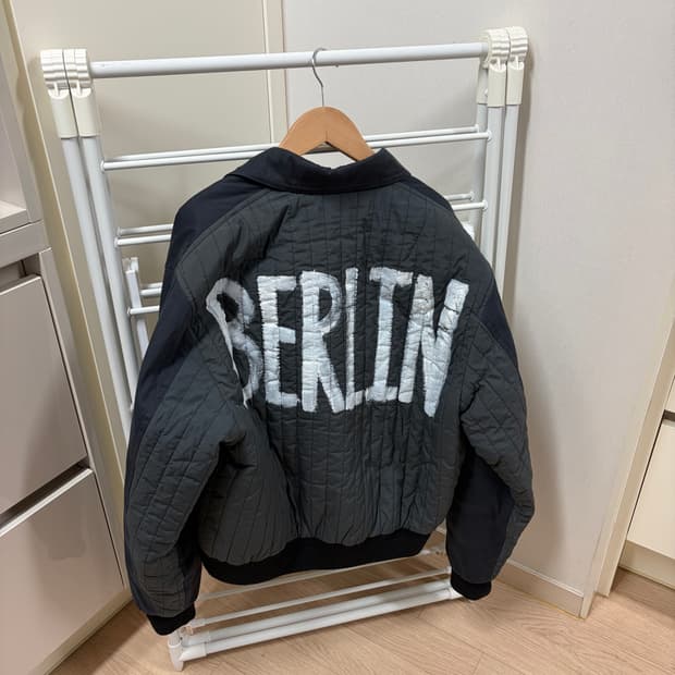 더뮤지엄비지터 베를린 봄버 2사이즈