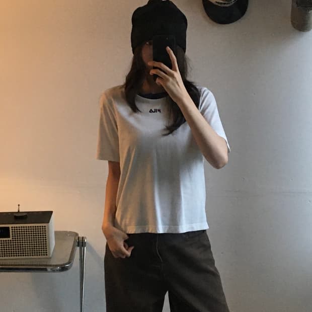 필라 스펠로고 라운드넥 반팔티