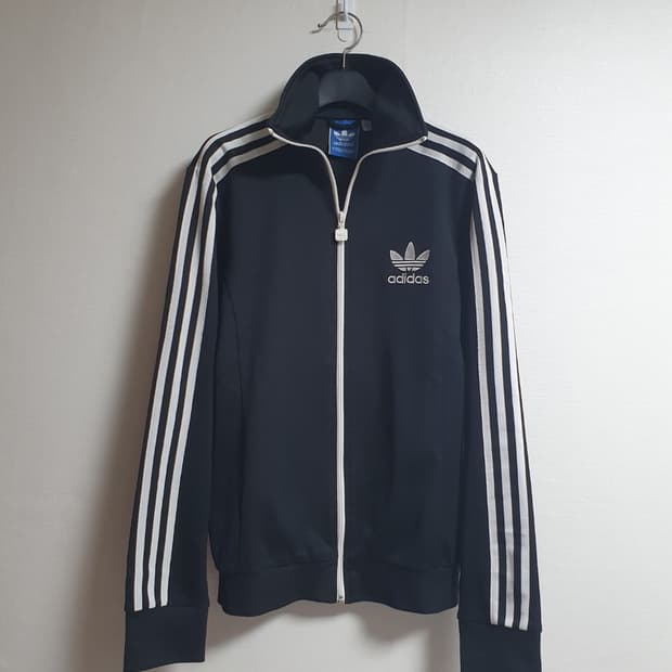 아디다스 유로파 져지 블랙 삼선 화이트 트랙탑 95