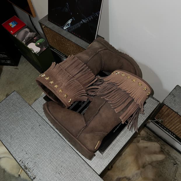 지미추 X 어그 스터드 부츠 모카 브라운