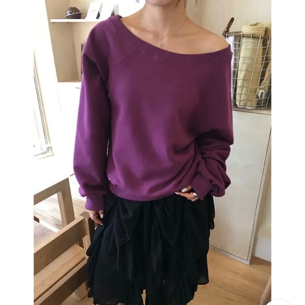 스위피 원오프숄더 맨투맨 퍼플