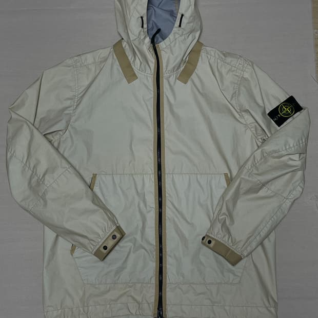 스톤아일랜드 멤브라나 3L TC 후드 바람막이 자켓 아이보리 [XL]