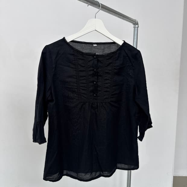 시어 핀턱 블라우스 Sheer Pintuck Blouse