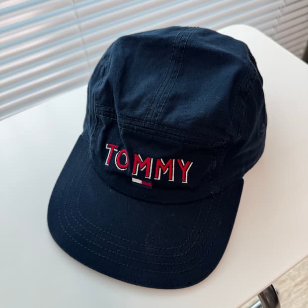 타미힐피거 Tommy Hilfiger 클래식 자수 로고 캡 / 네이비