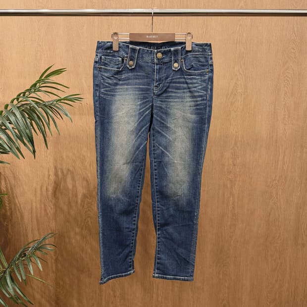 버버리 데님 팬츠 캣워싱 페이딩 버튼 탭 디테일 슬림 페이퍼드핏 중청