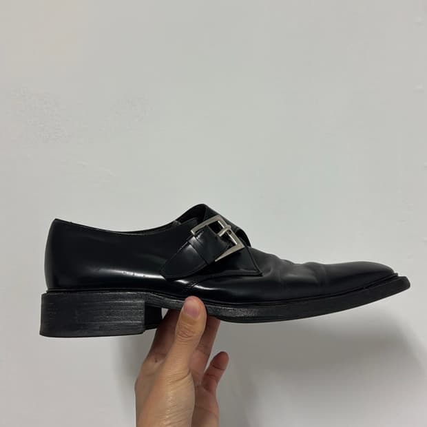 프라다 아카이브 버클 스퀘어토 로퍼