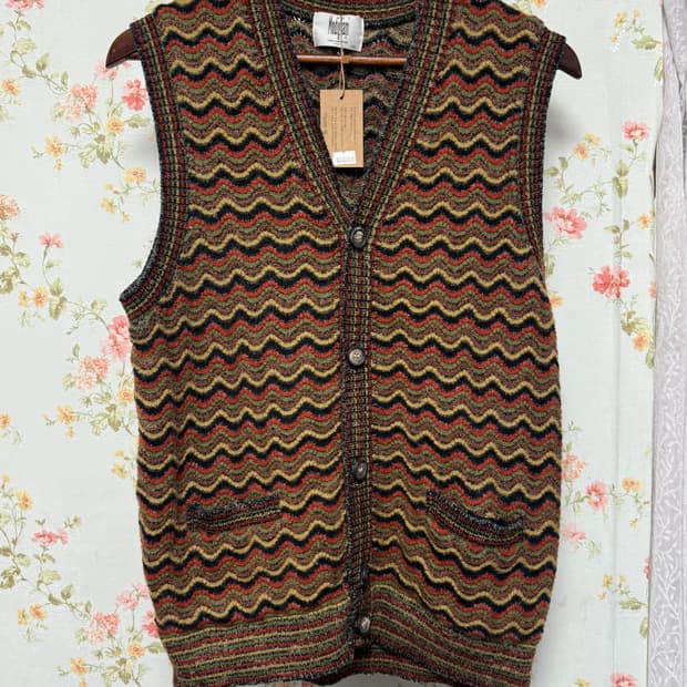 물결 니트 베스트