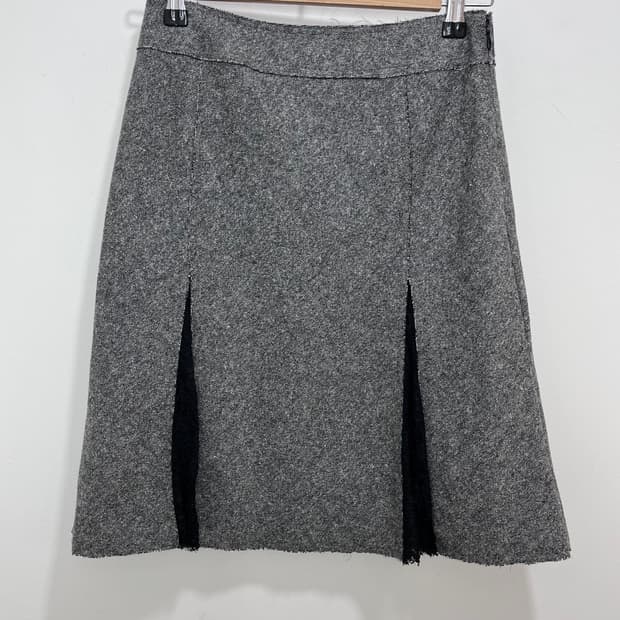 차콜 디테일 스커트 
