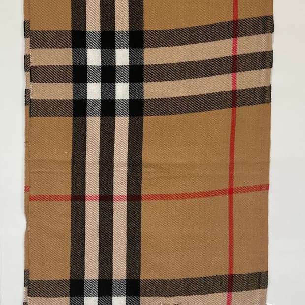 버버리 클래식 체크 캐시미어 머플러