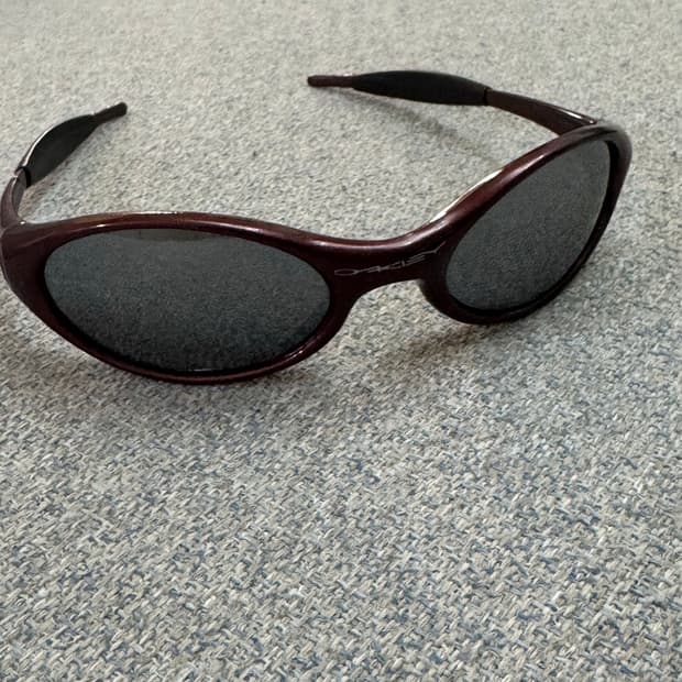 오클리 아이자켓1.0 (버건디) 싸게팝니다!!