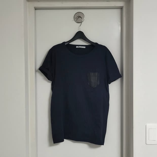 Leather pocket t-shirt