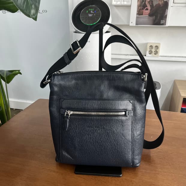 페레가모 남성 레더 크로스백