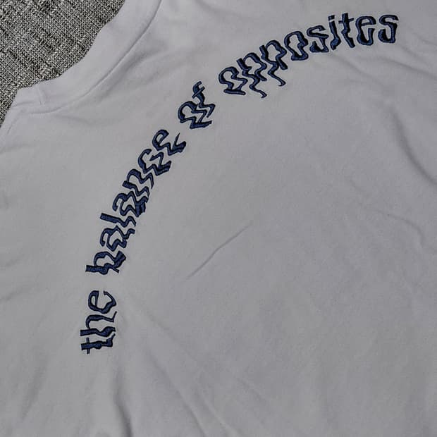 [M~L] RVCA 루카 백로고 아치 자수 롱슬리브 티셔츠