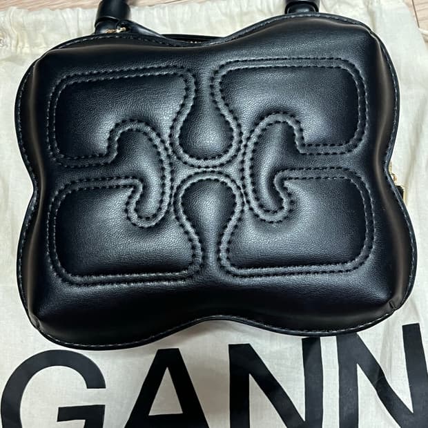 가니 버터플라이 크로스백 S