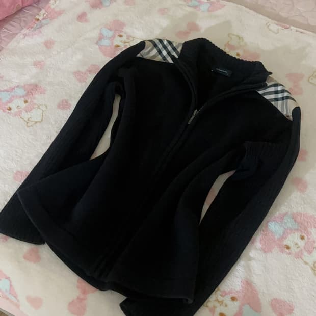 버버리 런던 딱붙핏 울 니트 집업 후드집업 슬림핏stc진리솜이코빈티지