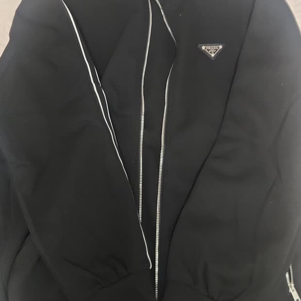 상태좋은 프라다 집업