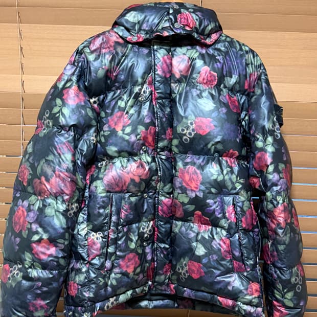 슈프림 × 스톤아일랜드 플라워 패딩