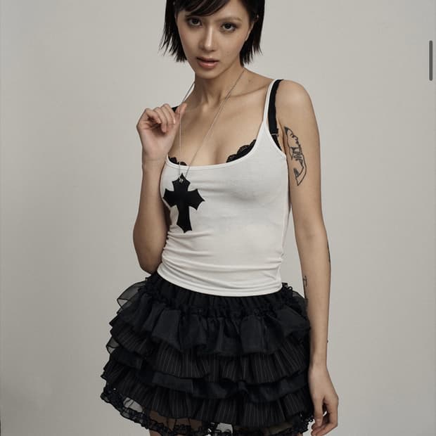 일리오 화이트 레더 크로스 네크리스 슬리브리스