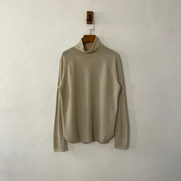 타임 터틀넥 니트 