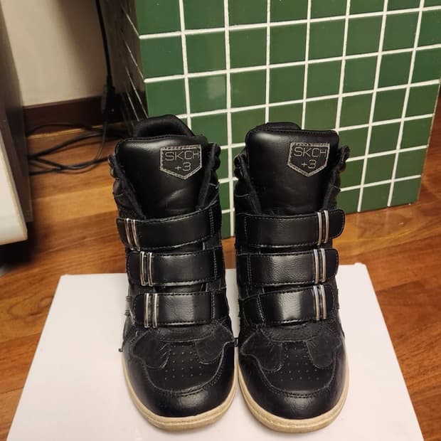 스케쳐스 웨지힐 스니커즈