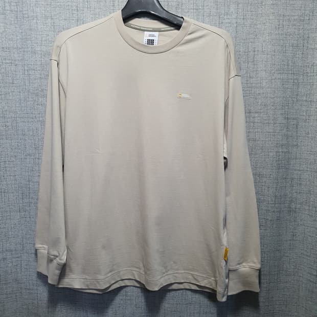 내셔널지오그래픽 베이지색 긴팔 티셔츠 