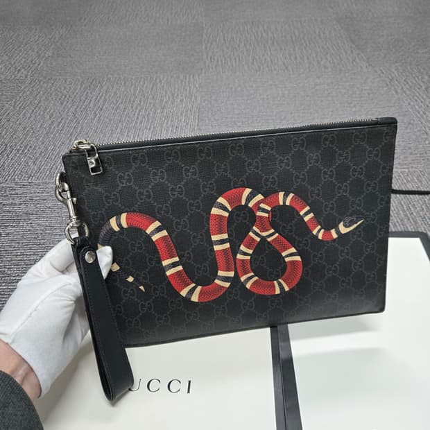 [특가][정품] 구찌 킹스네이크 클러치백