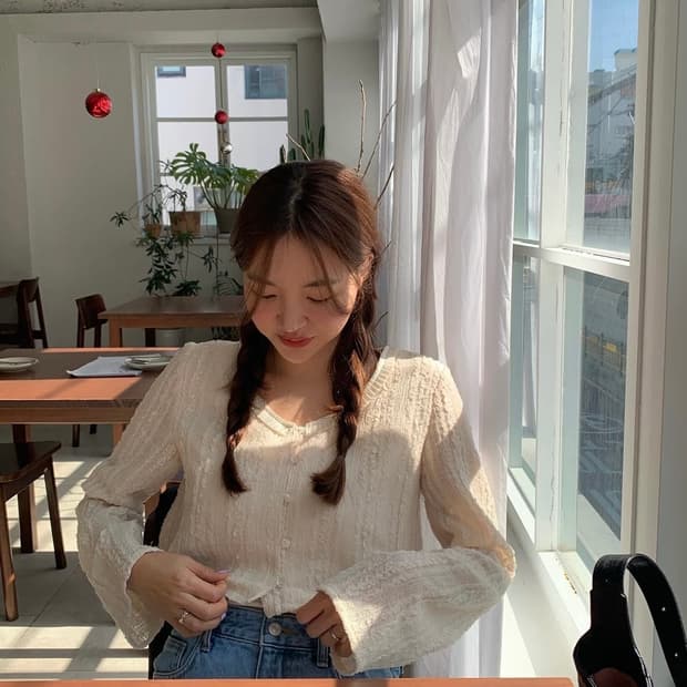 T/T Tape lace blouse