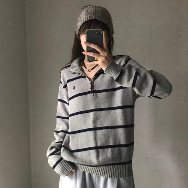 폴로 그레이 스트라이프 반집업 니트