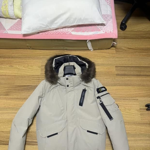 내셔널지오그래픽 숏패딩 팝니다.