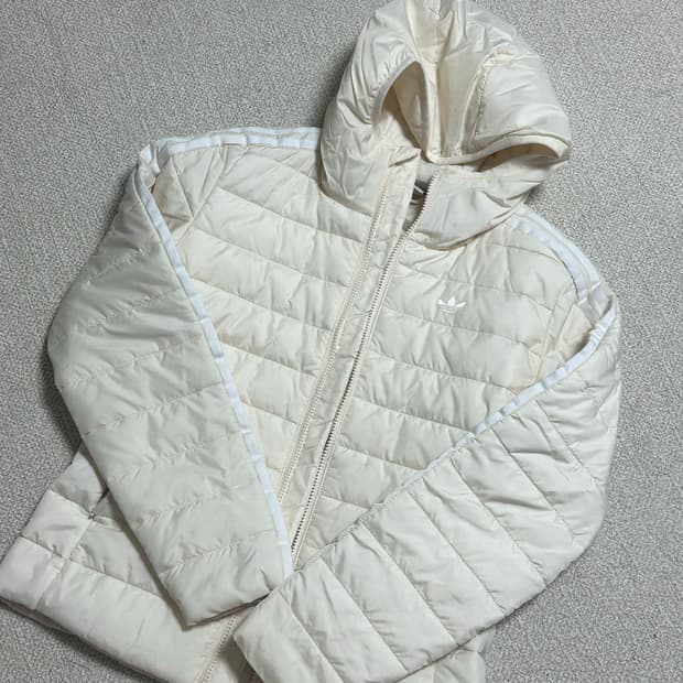아디다스 경량패딩
