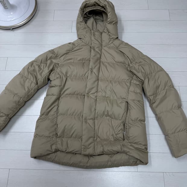 룰루레몬 패딩 M 사이즈 구스 다운   상태 괜찮습니다  8.5/10 하