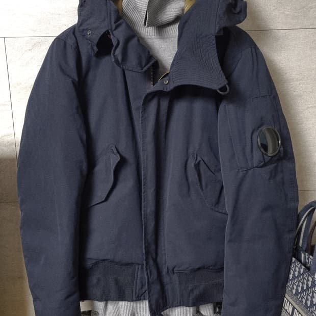 정품) CP 컴퍼니 패딩 