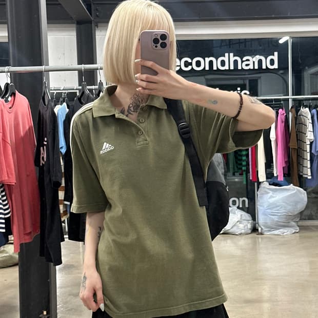 아디다스 삼각로고 카키 카라 반팔 티셔츠