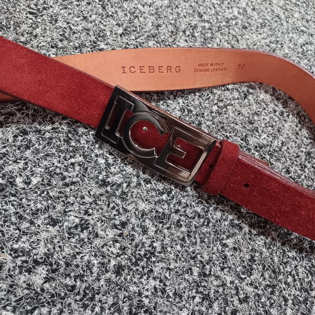 ICE 아이스버그 레드 스웨이드 로고 버클 벨트