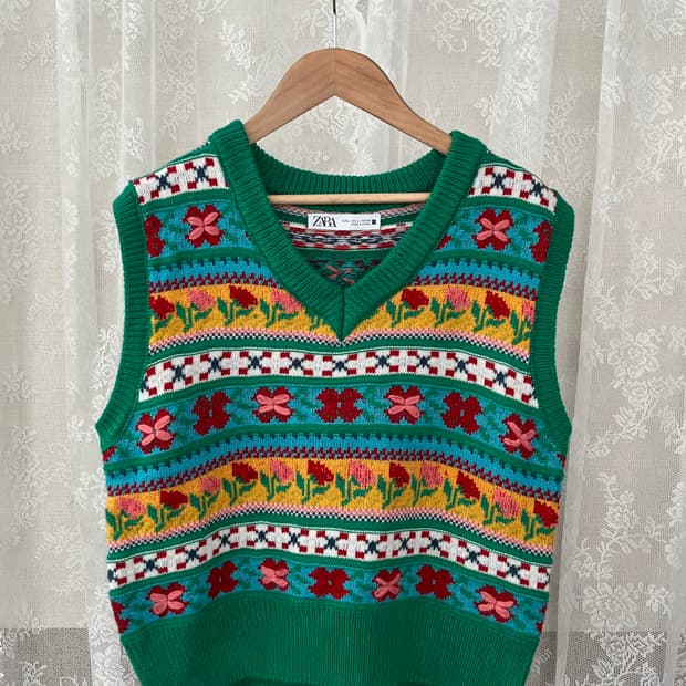 L) 자라 꽃 자수 니트 베스트