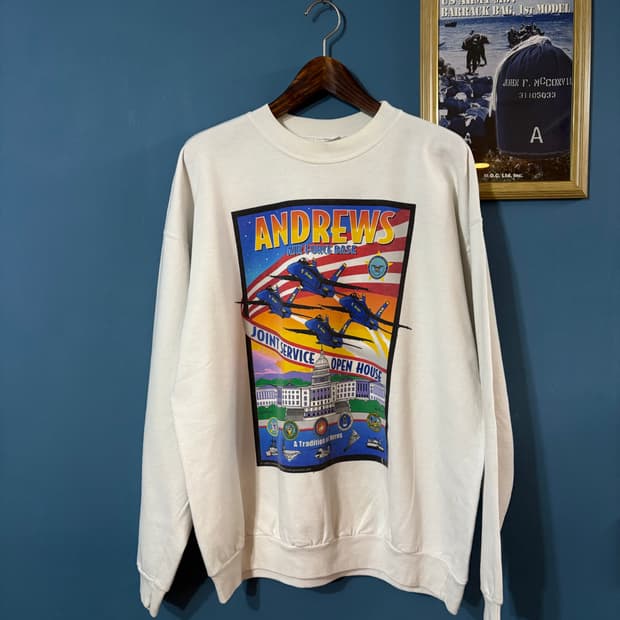 00’s Hanes Airforce Sweat shirt.