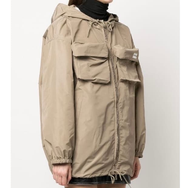 미우미우 로고 플랩포켓 후드 집업 자켓