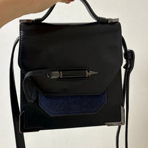 맥케이지 크로스백