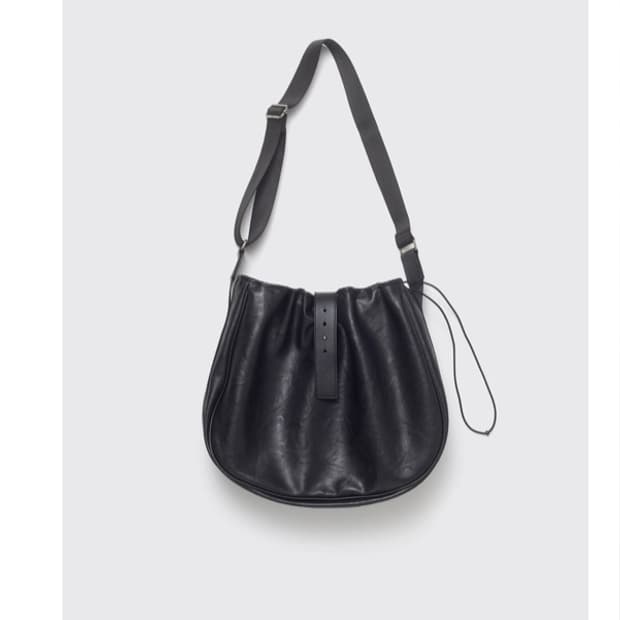 해칭룸 wavy bag faux leather black