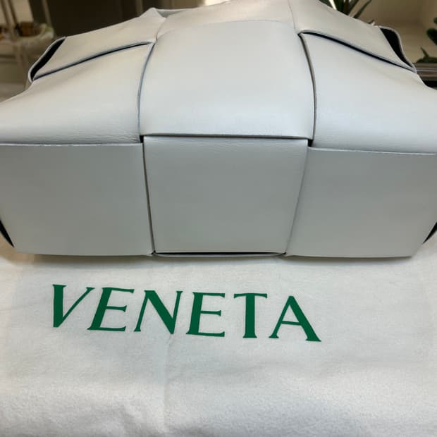 [정품/중고] 보테가 베네타 아르코 토트백 미디엄