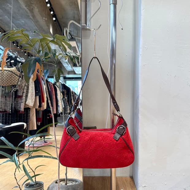 페라가모 레드 간치니 캔버스 호보백 