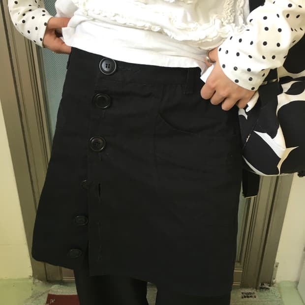Sunao kuwahara black button skirt