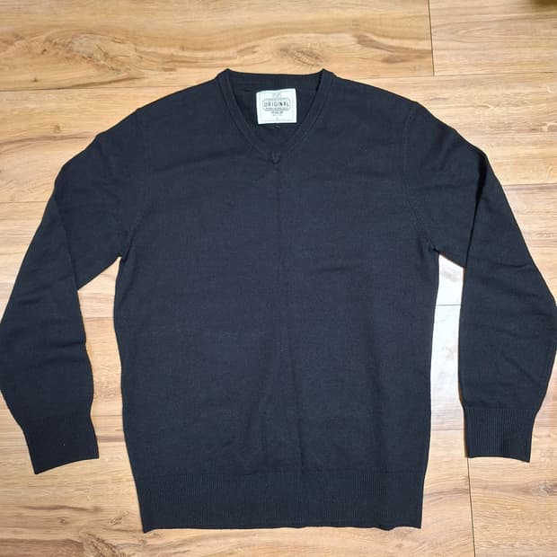 브이넥 검정니트