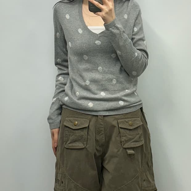 타미힐피거 도트 그레이 브이넥 니트