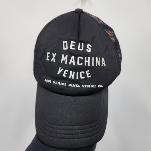 데우스 엑스마키나 매쉬캡