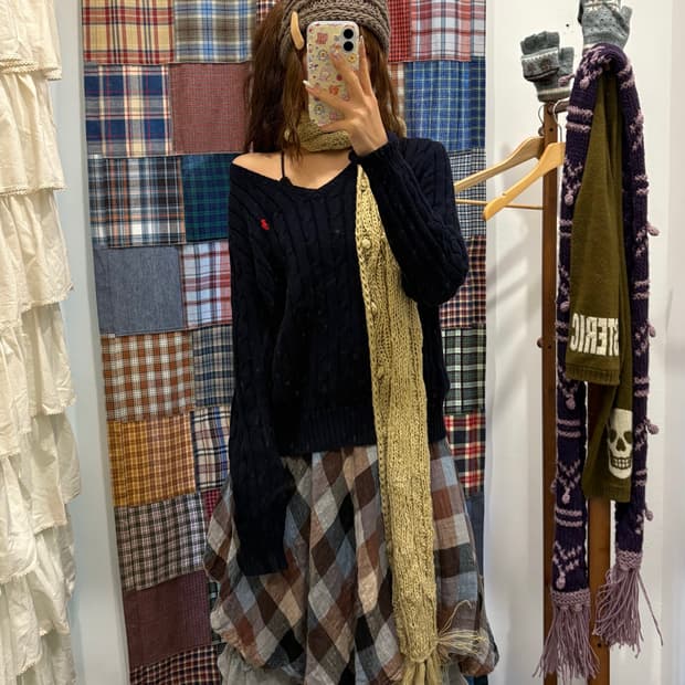 폴로 네이비 브이넥 니트