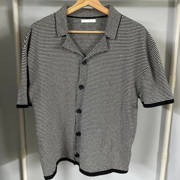 자라 오픈카라 스트라이프 니트 